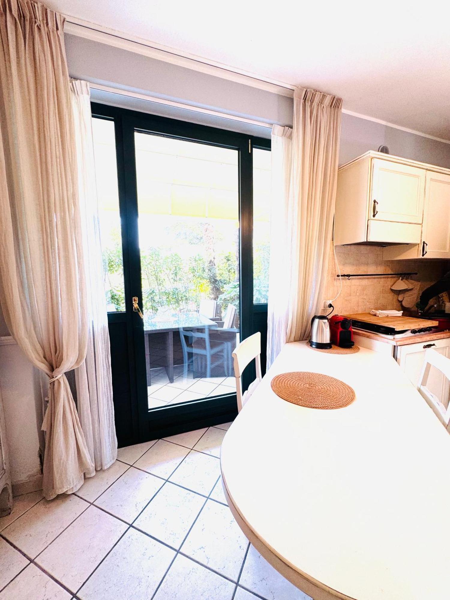 Appartamento La Perla Torri Del Benaco Exteriör bild