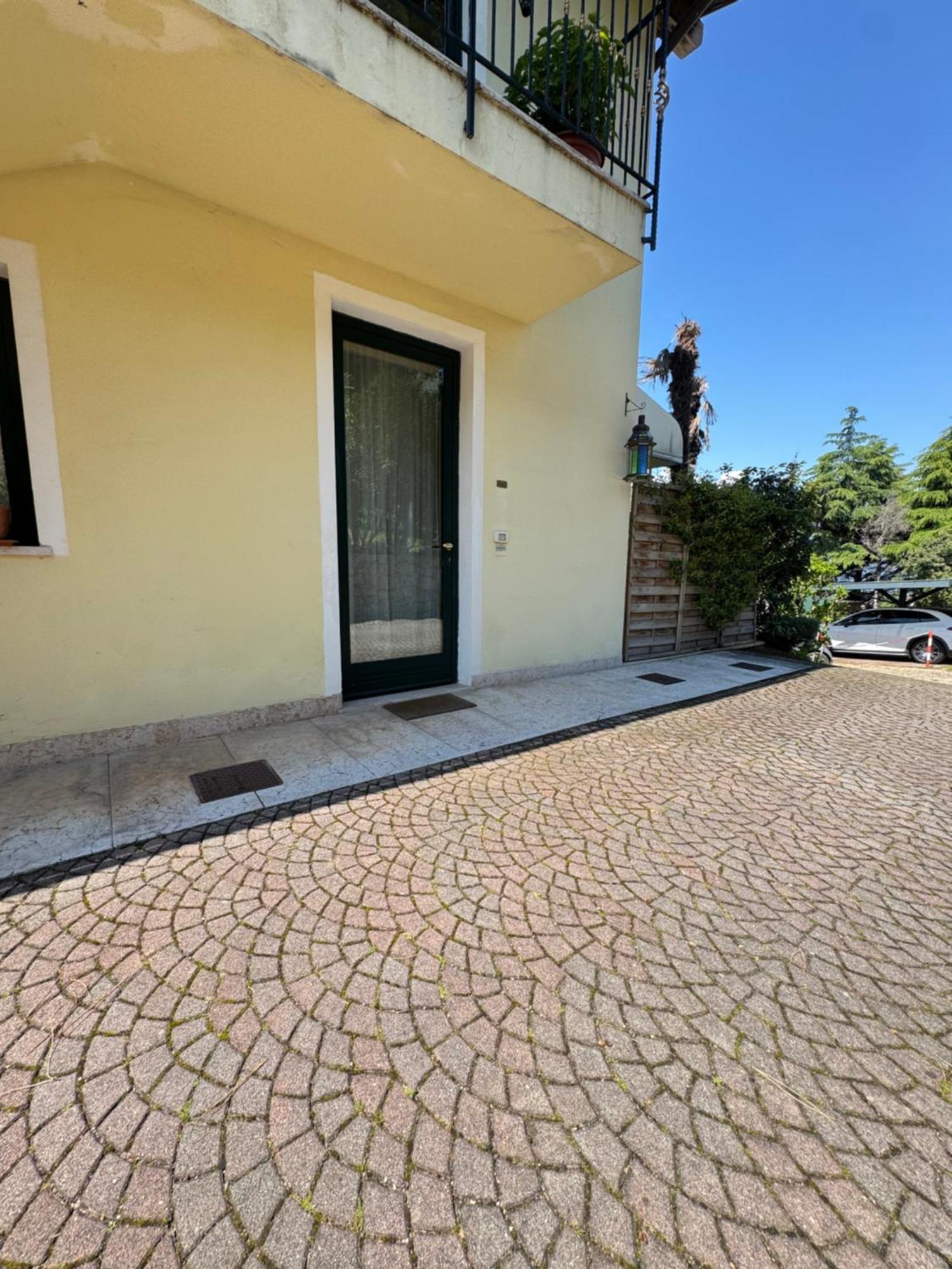 Appartamento La Perla Torri Del Benaco Exteriör bild