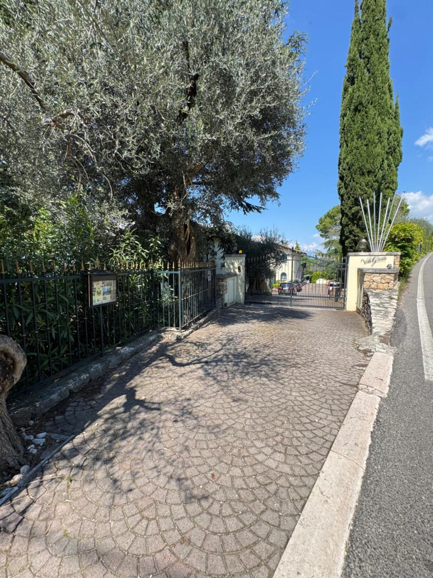 Appartamento La Perla Torri Del Benaco Exteriör bild