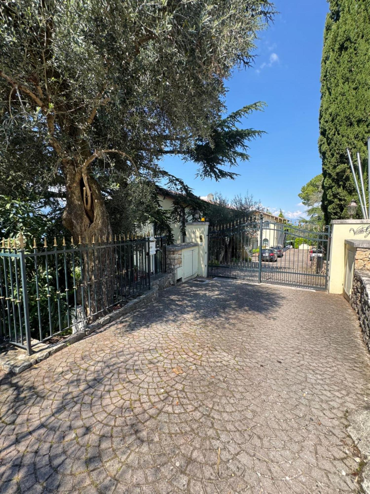 Appartamento La Perla Torri Del Benaco Exteriör bild