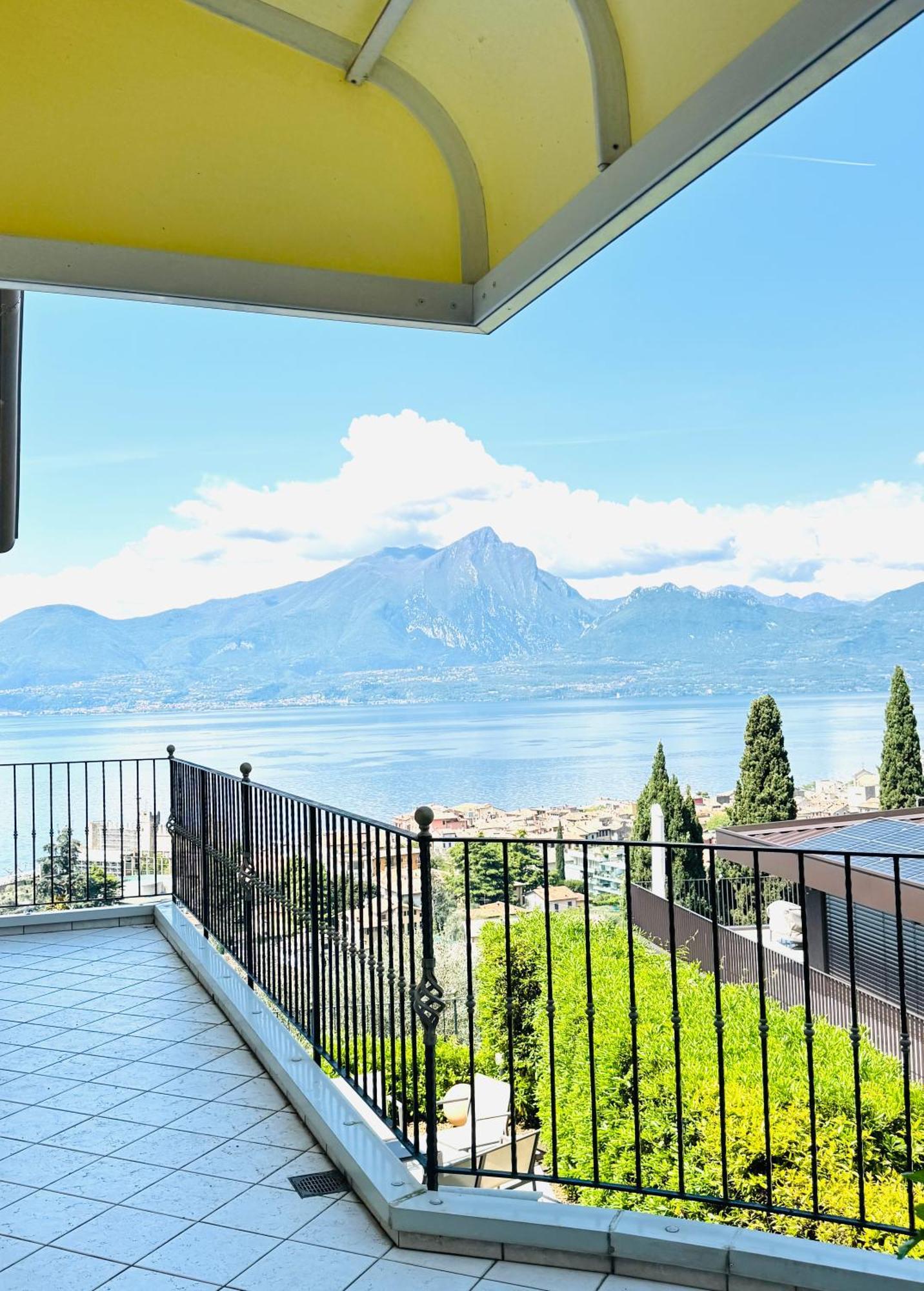 Appartamento La Perla Torri Del Benaco Exteriör bild