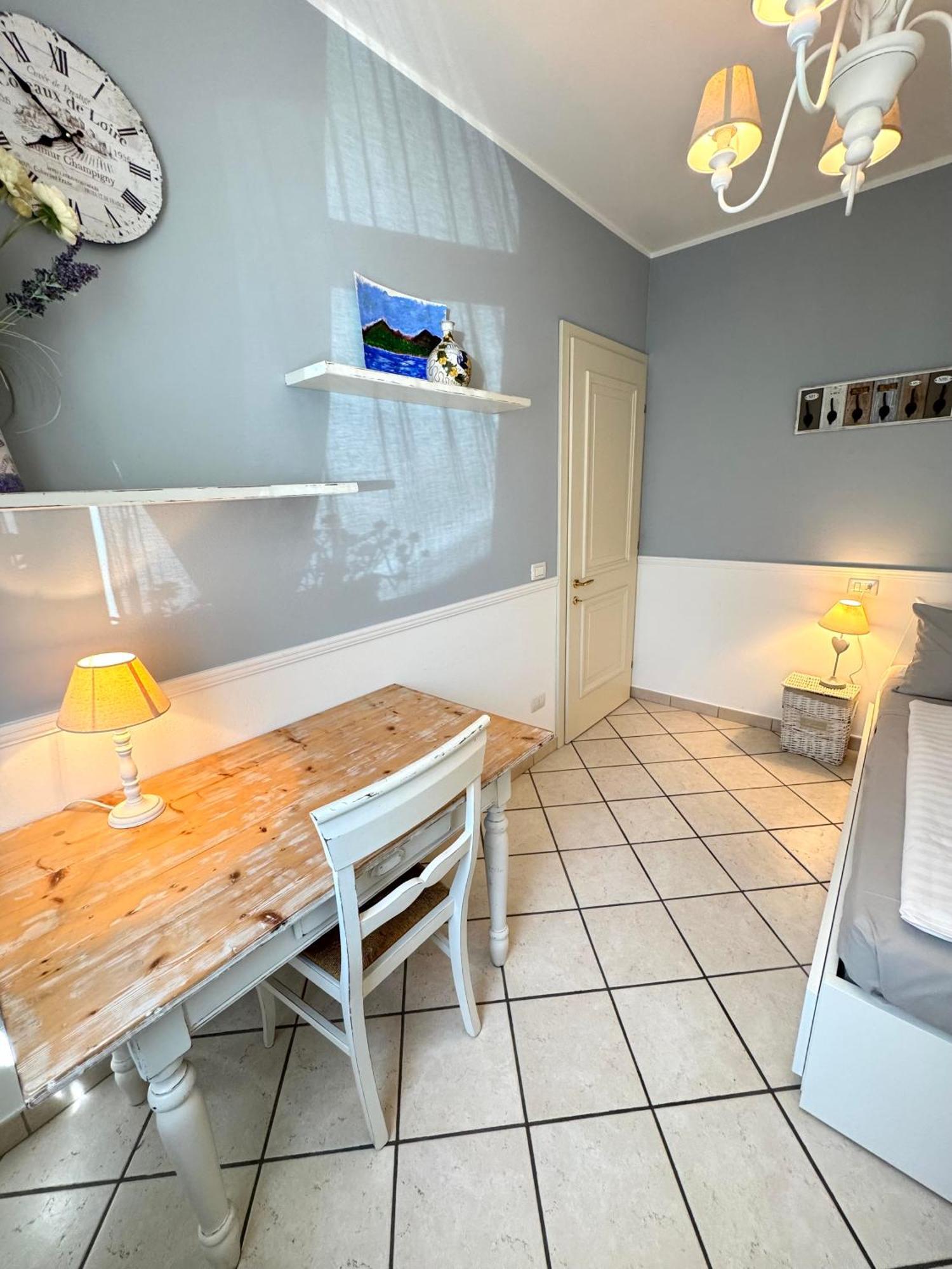 Appartamento La Perla Torri Del Benaco Exteriör bild