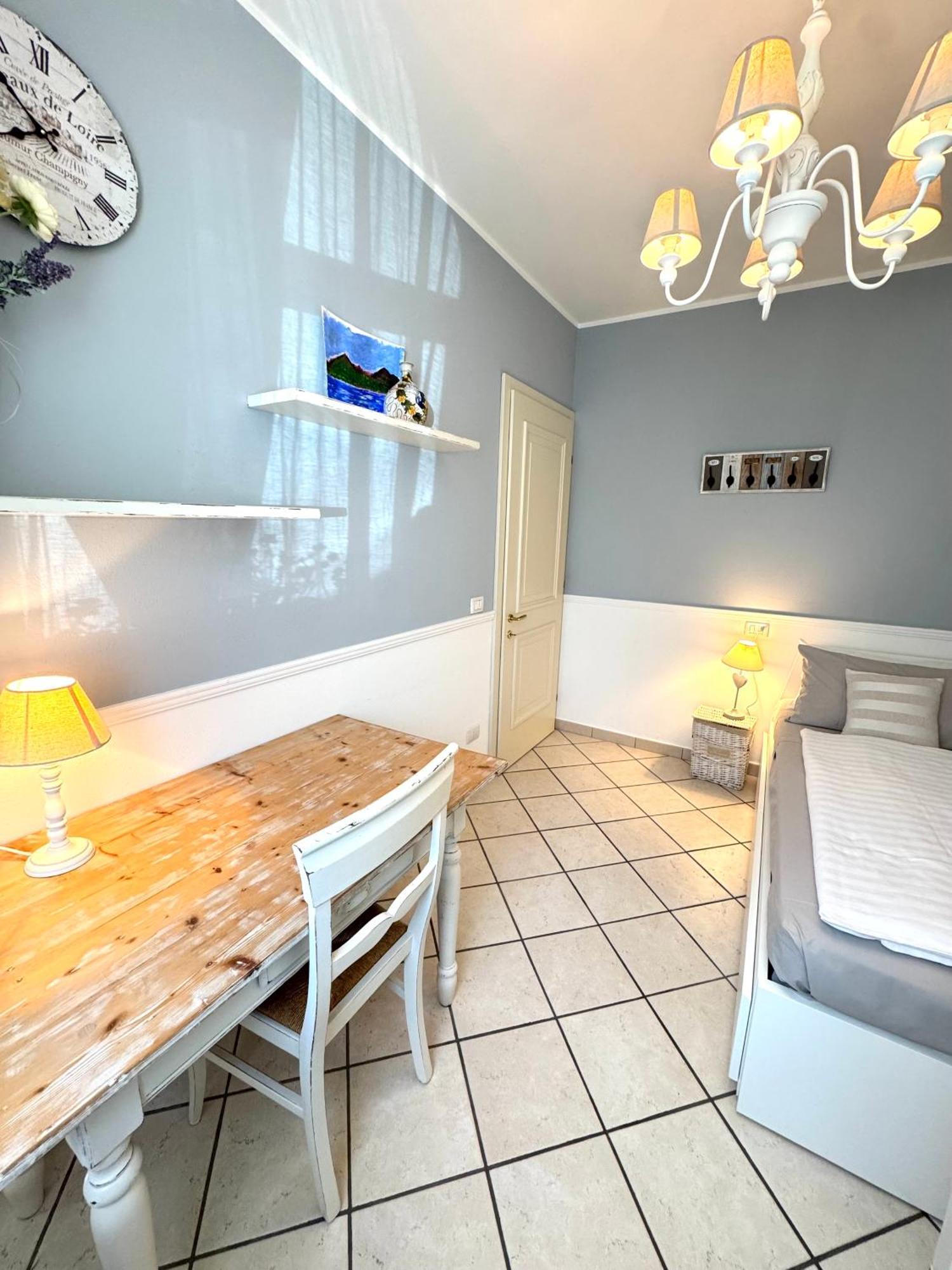 Appartamento La Perla Torri Del Benaco Exteriör bild