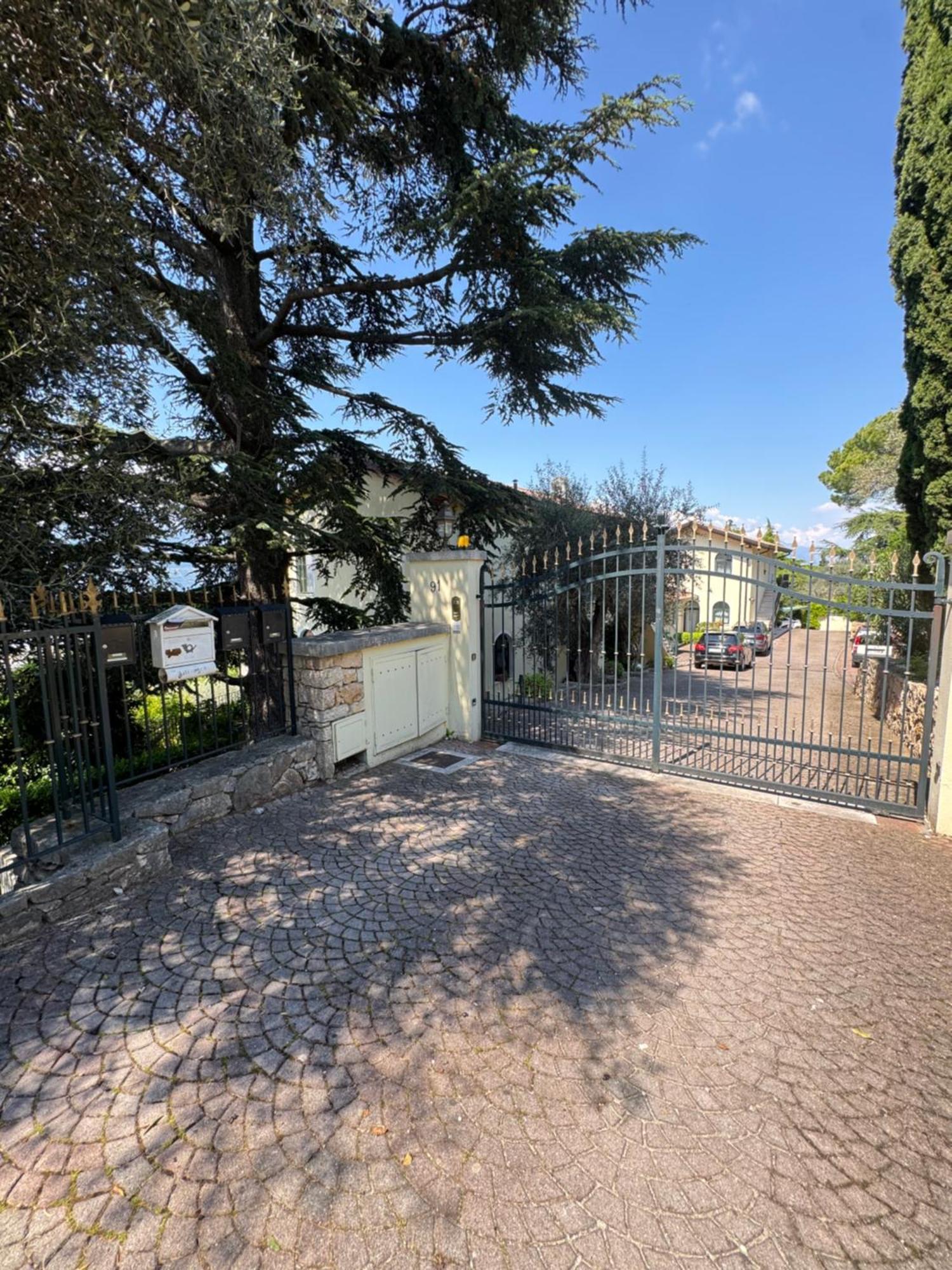 Appartamento La Perla Torri Del Benaco Exteriör bild